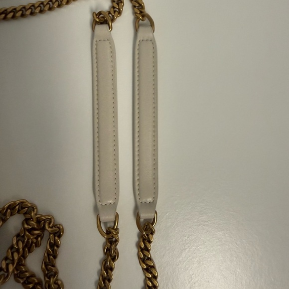 Saint Laurent Quilted Loulou Puffer Shoulder Bag in Crema Soft - Picture 8 of 10